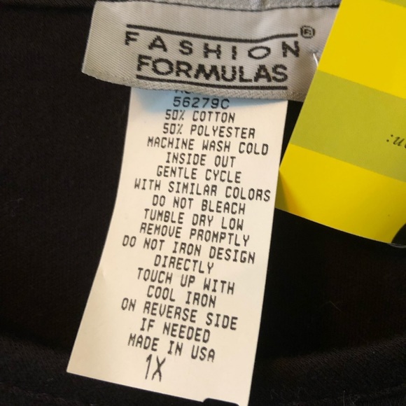 NWT Top w/Textured design - Picture 4 of 6